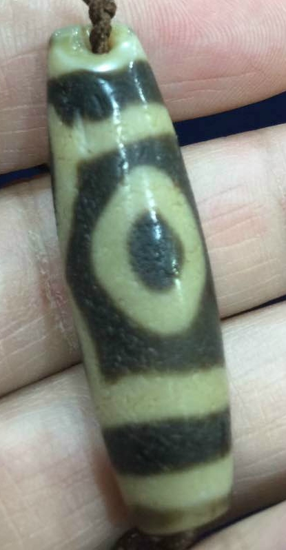 最高價收購老天珠(天珠)、西藏貢珠 老唐卡、山珊瑚、老蜜蠟、鎏金佛、綠松石、老琥珀